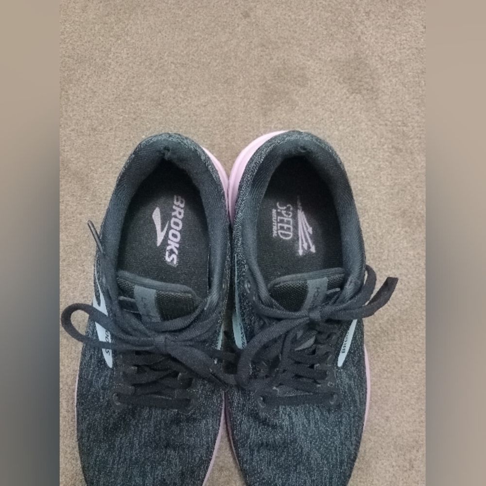Brooks Launch 7 Size 8 - image 4